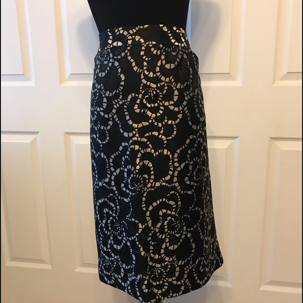 Women’s skirt with gold metallic design 20W